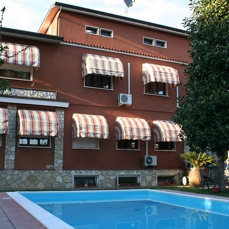 B&B Desenzano เดเซนซาโนเดลการ์ดา ภายนอก รูปภาพ