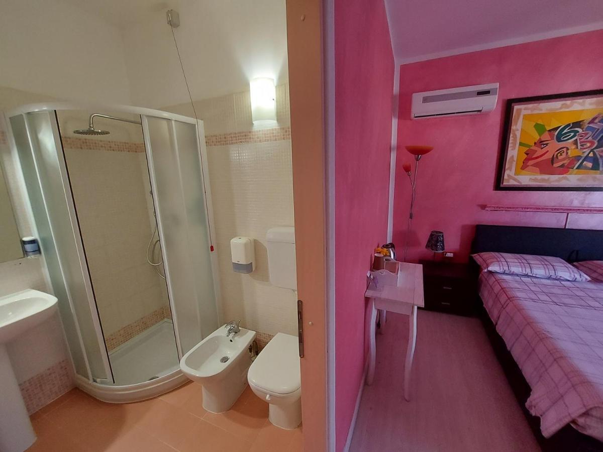 B&B Desenzano เดเซนซาโนเดลการ์ดา ภายนอก รูปภาพ