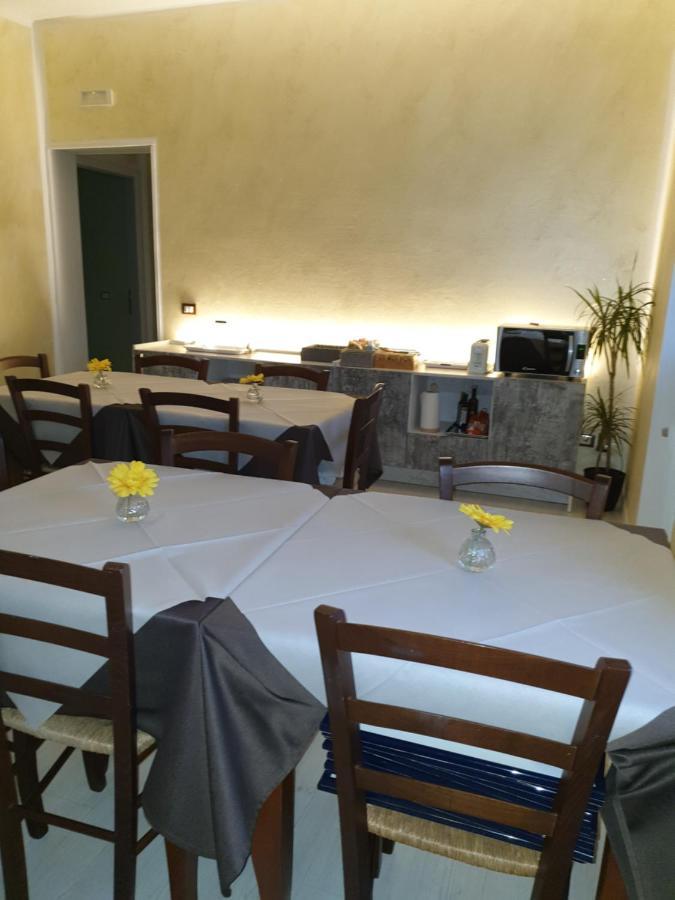 B&B Desenzano เดเซนซาโนเดลการ์ดา ภายนอก รูปภาพ