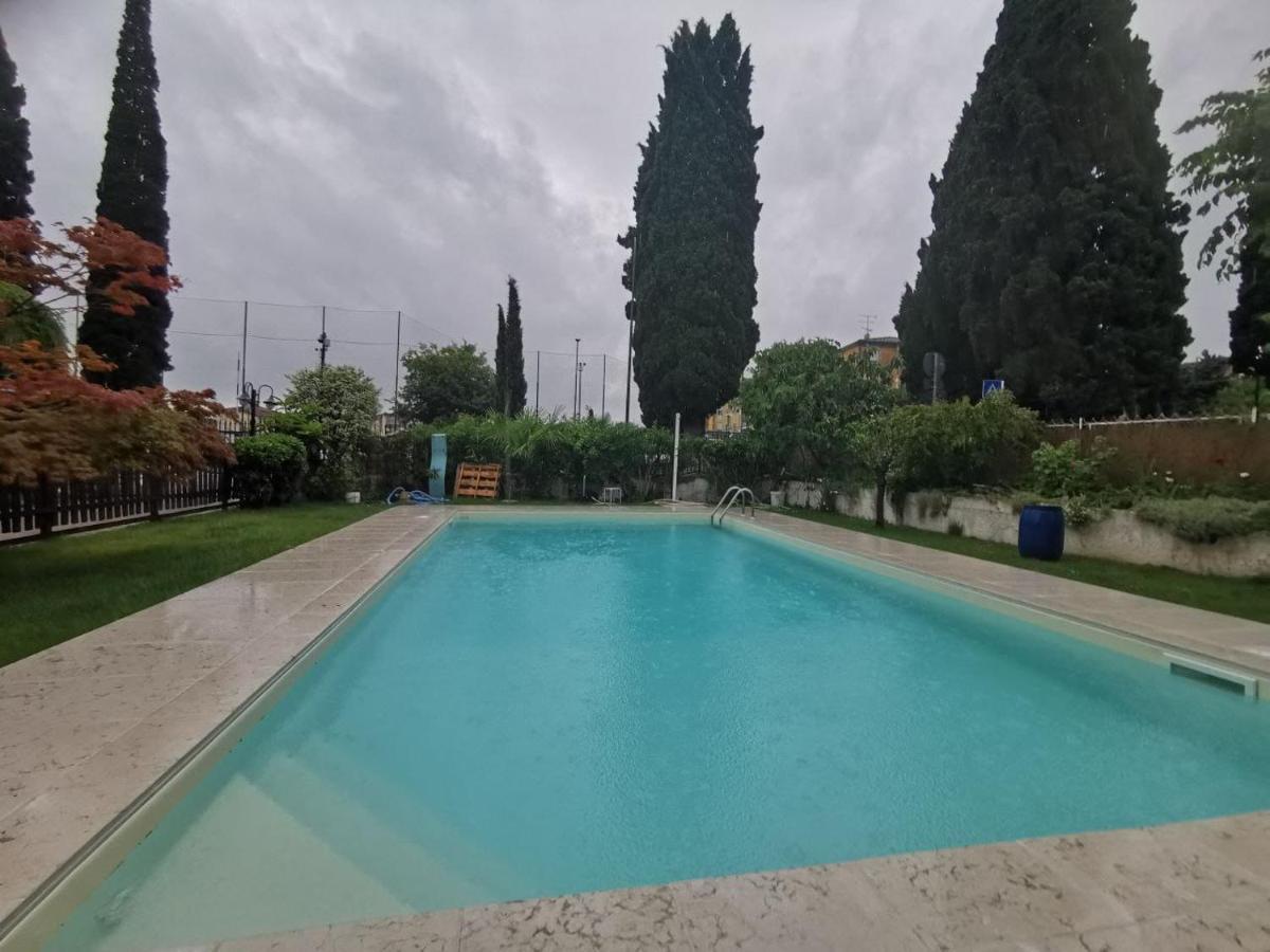 B&B Desenzano เดเซนซาโนเดลการ์ดา ภายนอก รูปภาพ