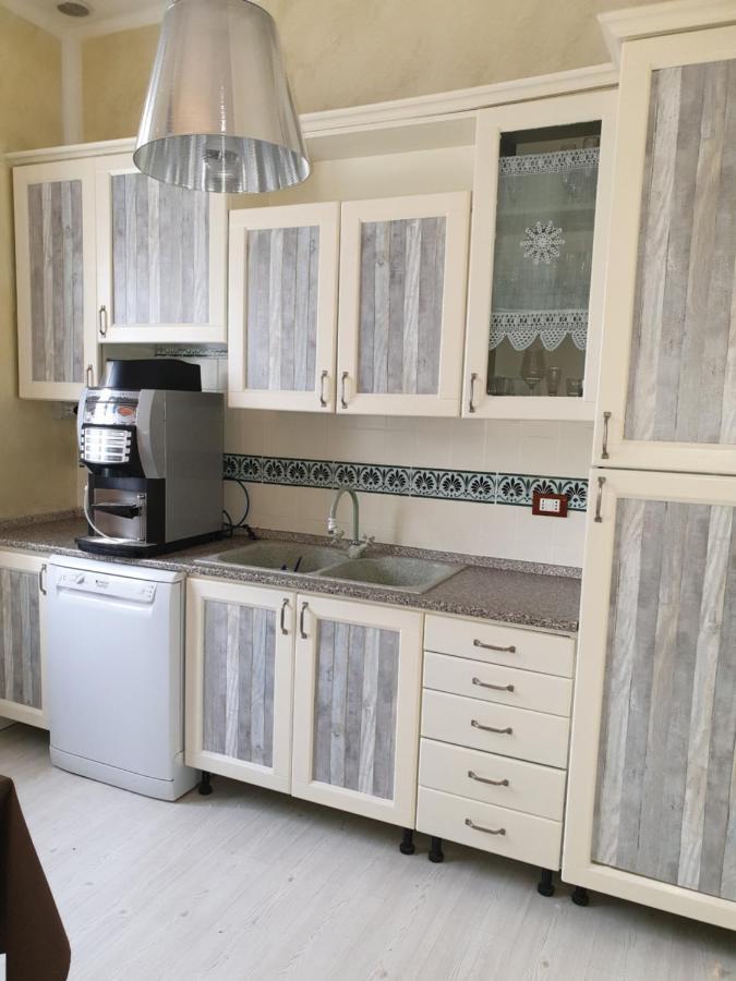B&B Desenzano เดเซนซาโนเดลการ์ดา ภายนอก รูปภาพ