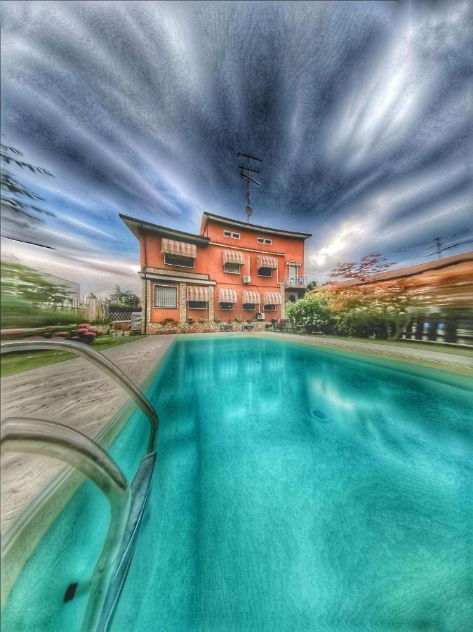 B&B Desenzano เดเซนซาโนเดลการ์ดา ภายนอก รูปภาพ