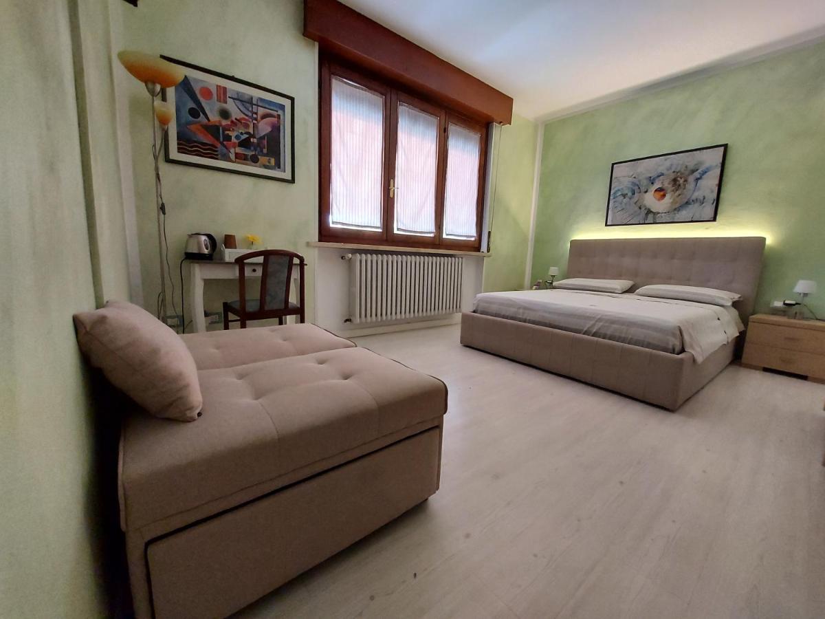 B&B Desenzano เดเซนซาโนเดลการ์ดา ภายนอก รูปภาพ