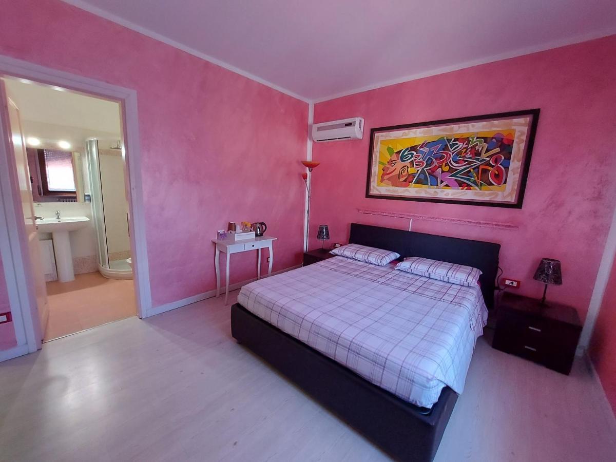 B&B Desenzano เดเซนซาโนเดลการ์ดา ภายนอก รูปภาพ