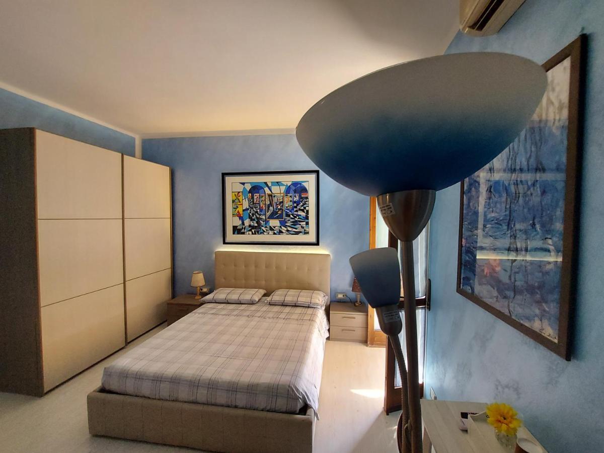 B&B Desenzano เดเซนซาโนเดลการ์ดา ภายนอก รูปภาพ