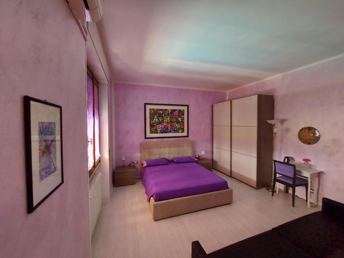 B&B Desenzano เดเซนซาโนเดลการ์ดา ภายนอก รูปภาพ
