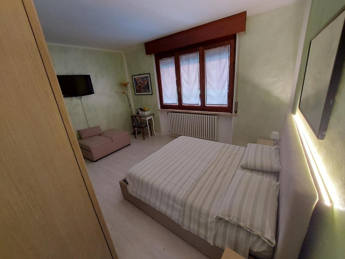 B&B Desenzano เดเซนซาโนเดลการ์ดา ภายนอก รูปภาพ