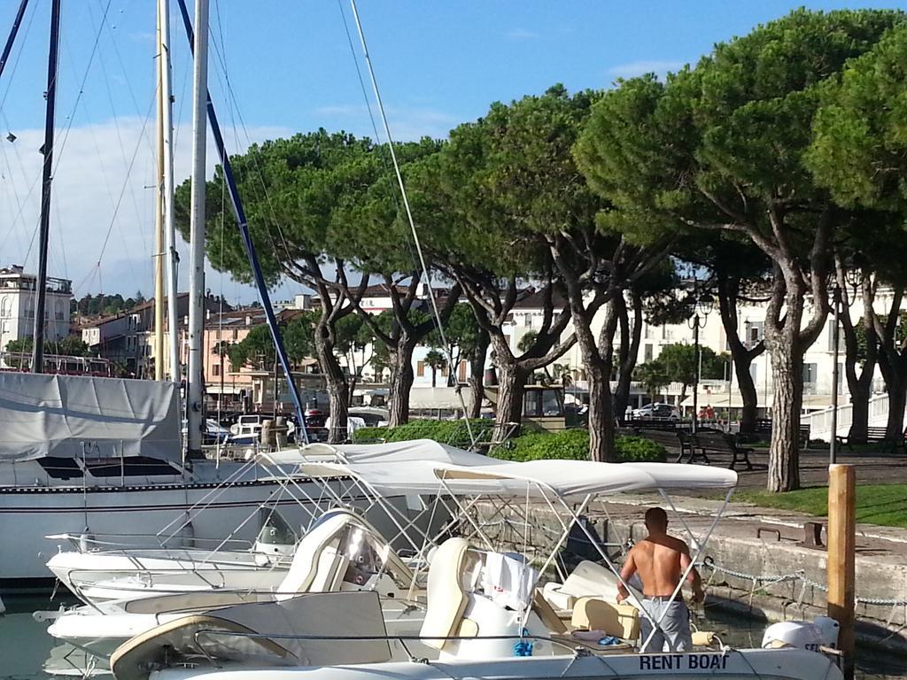 B&B Desenzano เดเซนซาโนเดลการ์ดา ภายนอก รูปภาพ