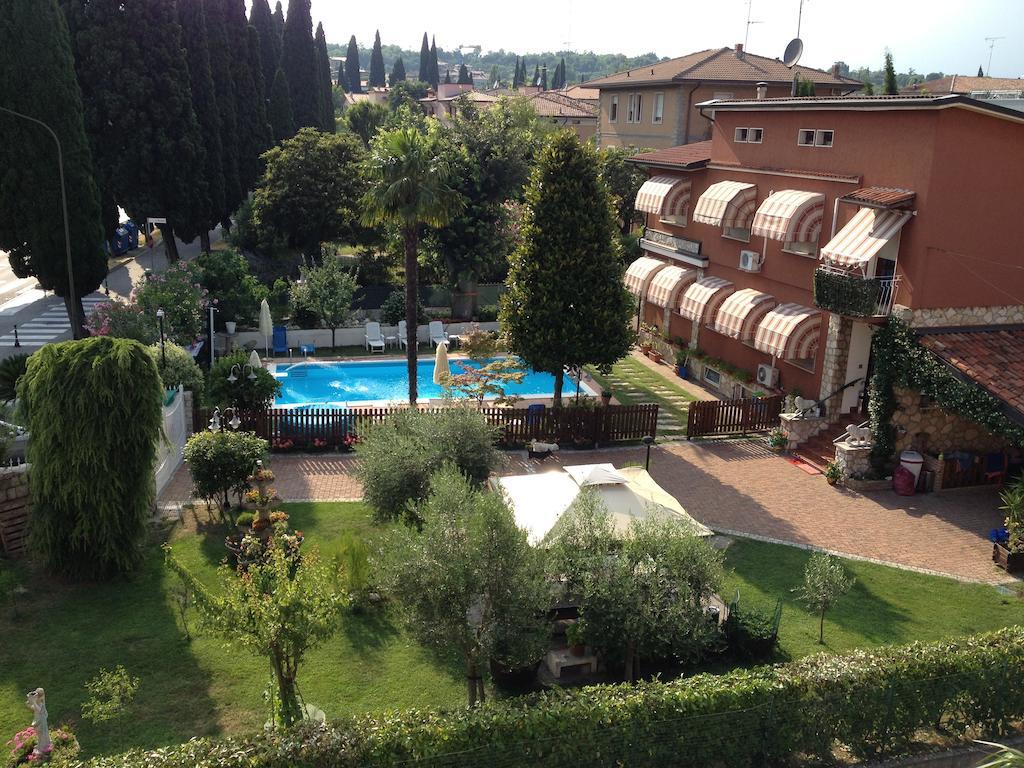 B&B Desenzano เดเซนซาโนเดลการ์ดา ภายนอก รูปภาพ