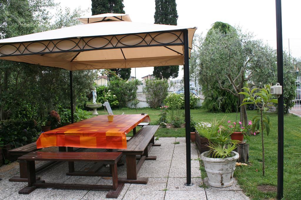 B&B Desenzano เดเซนซาโนเดลการ์ดา ภายนอก รูปภาพ