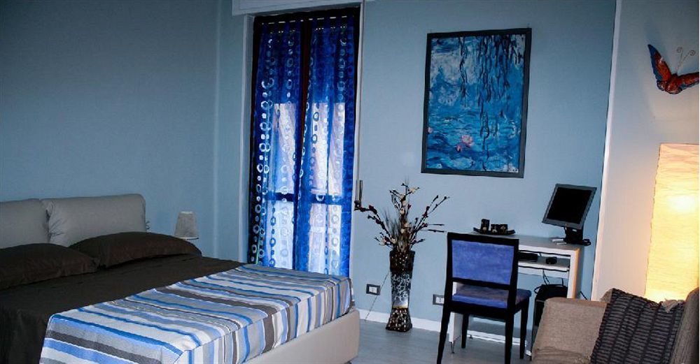 B&B Desenzano เดเซนซาโนเดลการ์ดา ภายนอก รูปภาพ