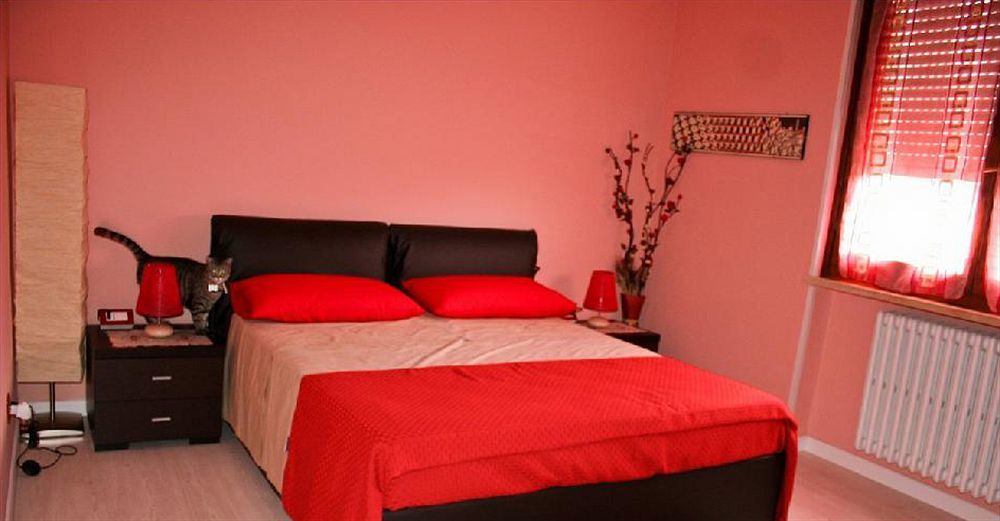 B&B Desenzano เดเซนซาโนเดลการ์ดา ภายนอก รูปภาพ