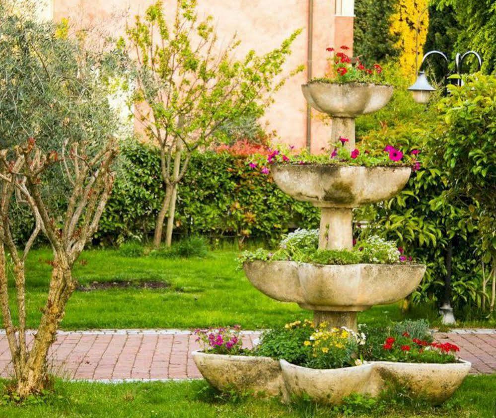 B&B Desenzano เดเซนซาโนเดลการ์ดา ภายนอก รูปภาพ